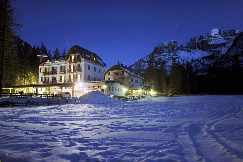 Hotel Croda Rossa Carbonin Exteriör bild