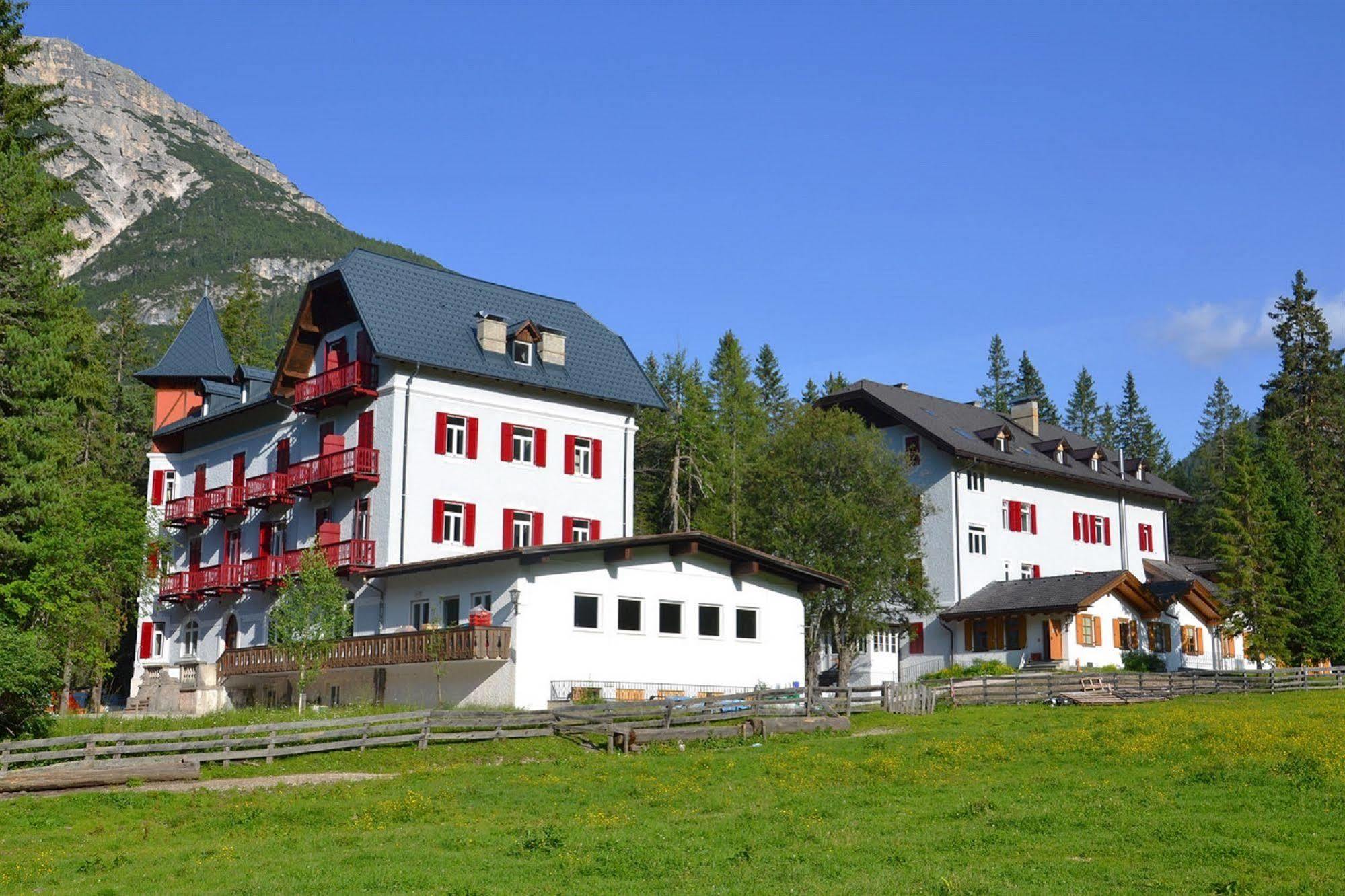 Hotel Croda Rossa Carbonin Exteriör bild